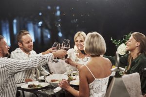 pizza party con amici a casa con la pizza di manuno brescia poncarale